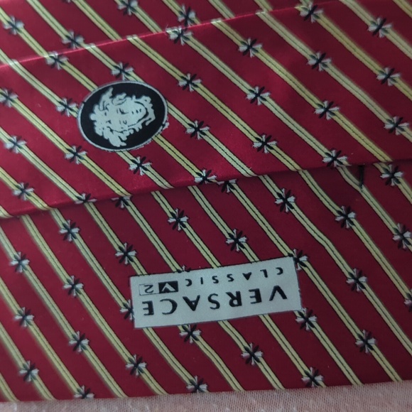 V2 Vintage Versace Classic Men's Tie - Picture 2 of 5